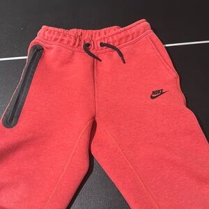 Tech fleece pants for kids size medium from Nike